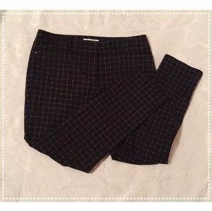 LIKE NEW White House Black Market Capri Crop Pants